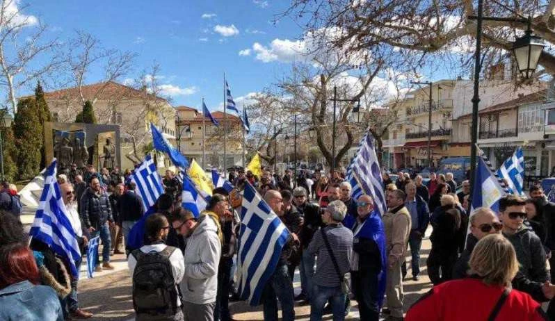 ΒΙΝΤΕΟ-Πολύκαστρο: Αστυνομικοί εμπόδισαν Έλληνες να διαδηλώσουν στα ελληνοσκοπιανά σύνορα